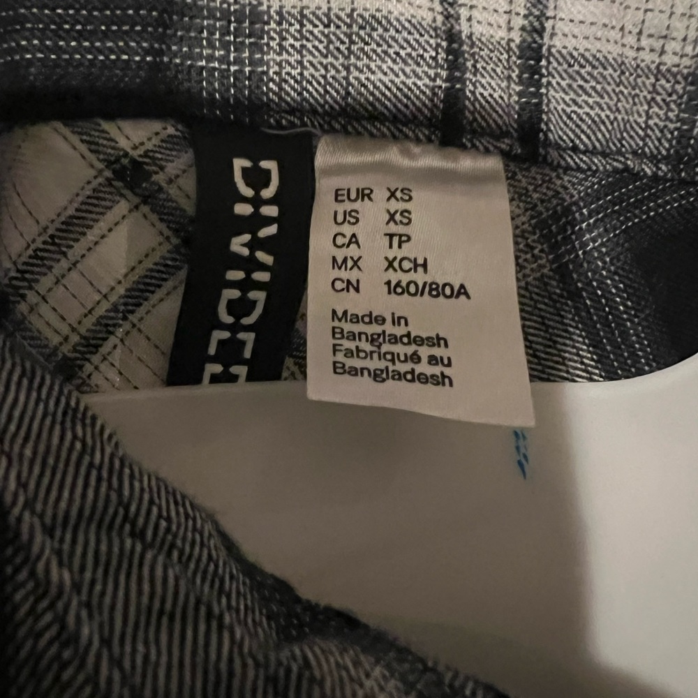Button up plaid blouse - Picture 2 of 2